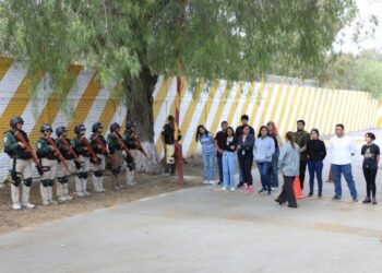 Estudiantes universitarios se acercan a formación policial en SLP