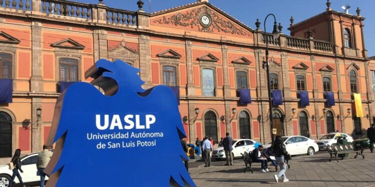 Denuncian irregularidades laborales al interior de la UASLP