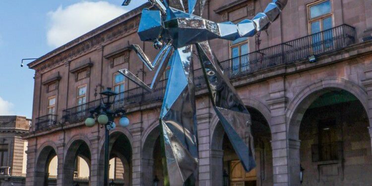 “Memorias de un jardín soñado” de Fernando Andriacci continúa abierta al público en Plaza de Armas y Palacio Municipal