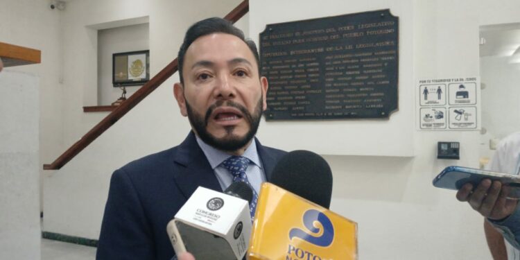  Héctor Serrano ya presentó queja contra el rector de la UASLP