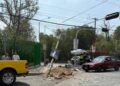 Camioneta choca y derriba poste tras persecución en Morales