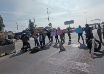 Bloquean el Circuito Potosí por falta de agua