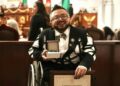 Reconocen al activista potosino Guz Guevara con medalla en el congreso de la CDMX