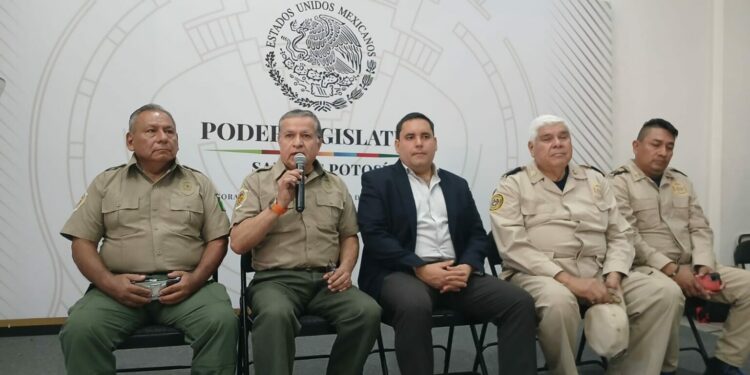 Diputado presenta iniciativa para que municipios deban apoyar a los bomberos