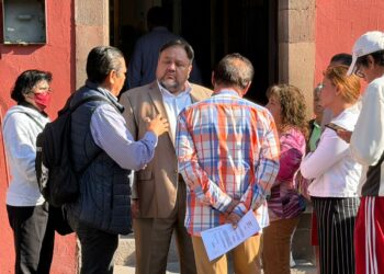 Gobierno estatal mantiene diálogo con jubilados sobre pagos pendientes