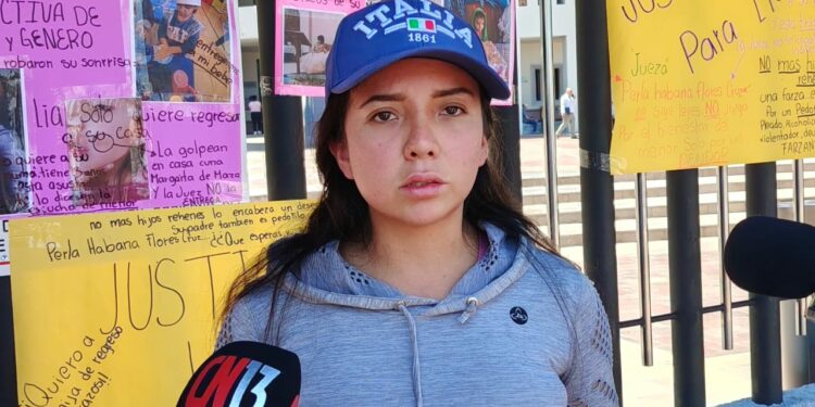 Madre denuncia irregularidades en juzgados familiares