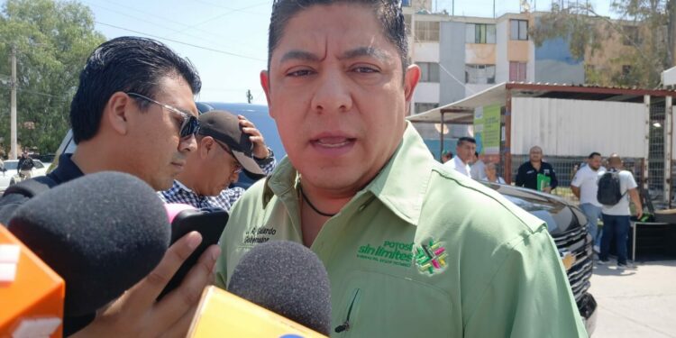 El gobernador pide a taxistas dialogar para solucionar problemáticas