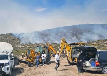 Incendio amenaza comunidades de Matehuala