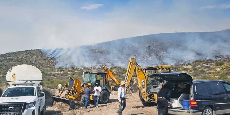 Incendio amenaza comunidades de Matehuala