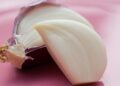FDA alerta por ajo contaminado: podría causar botulismo y piden no consumirlo