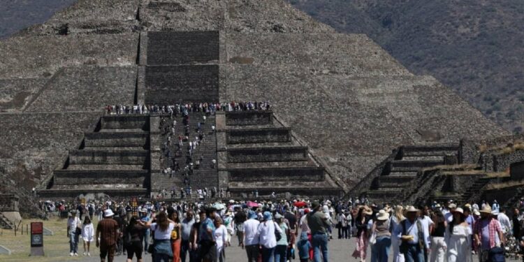 Muere turista canadiense en balacera en Teotihuacán; tirador se suicida