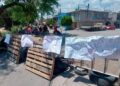 Vecinos de Morelos II bloquean calle por falta de agua desde hace tres meses