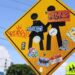 Semáforos opacos y señalética vandalizada afectan visibilidad vial en la capital potosina