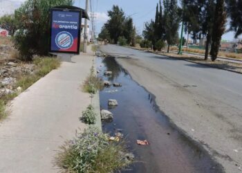 Vecinos de la colonia Industrias denuncian fuga de aguas negras sin atender