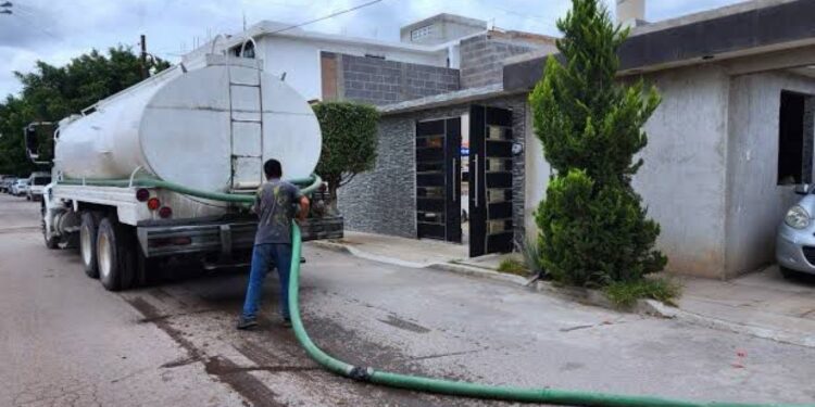 Congreso exhorta a CEA a fijar tarifas máximas para pipas de agua en San Luis Potosí