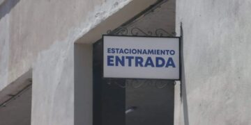 Proliferan estacionamientos irregulares en el Centro Histórico de SLP sin regulación ni garantías para usuarios