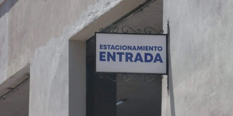 Proliferan estacionamientos irregulares en el Centro Histórico de SLP sin regulación ni garantías para usuarios