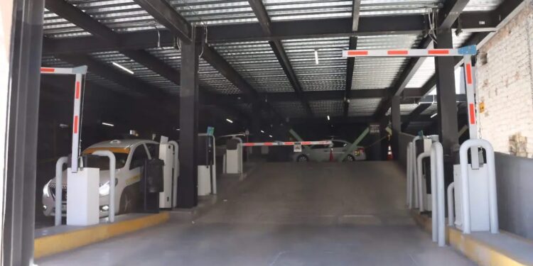 Congreso de SLP analiza regular estacionamientos públicos ante falta de garantías a usuarios