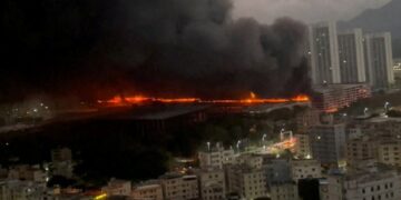 Megaincendio consume autos eléctricos de BYD en China