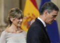 Juez español decide procesar a esposa de Pedro Sánchez por cuatro delitos