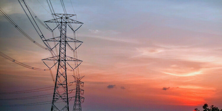 El “escudo renovable” español ha funcionado tan bien que ha activado su propia trampa: vuelve el IVA de la luz al 21%