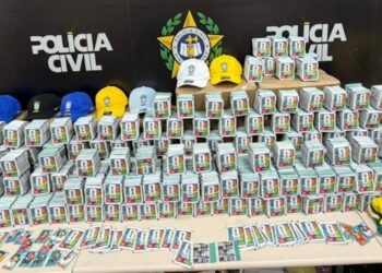 Decomisan 200 mil estampas Panini ‘piratas’ del álbum del Mundial de Futbol 2026