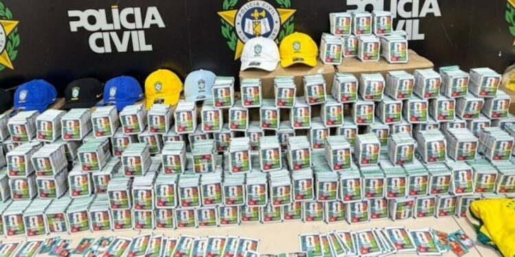 Decomisan 200 mil estampas Panini ‘piratas’ del álbum del Mundial de Futbol 2026