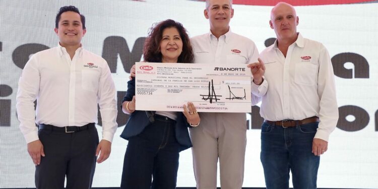 CMIC entrega al DIF donativo por casi 1 mdp