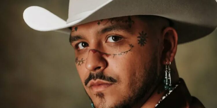 Christian Nodal es obligado a cambiar su nombre a ‘El forajido’ y demanda a su papá por robarle la identidad
