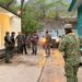 Hallan arma sin registro y droga en inspección a Policía Municipal de Tamazunchale; jefe policiaco es trasladado a Ciudad Valles