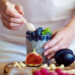 ¿Qué alimentos debes comer para beneficiar tu microbiota?; médico revela opciones que tienen proteína y fibra