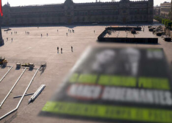 La gigantesca lona contra Rocha Moya que apareció en el Zócalo; este era el mensaje