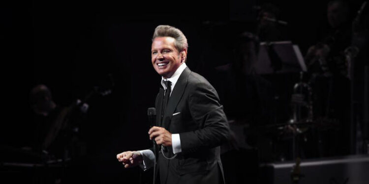 Reportan que Luis Miguel ya salió del hospital tras varios días bajo observación médica