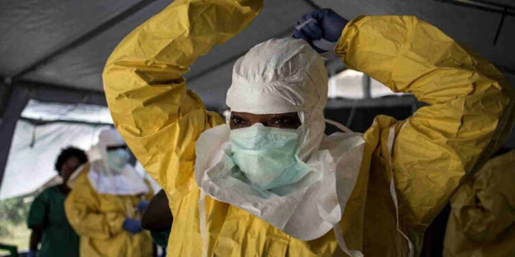 México activa filtros por brote de ébola: piden reprogramar viajes a estas personas