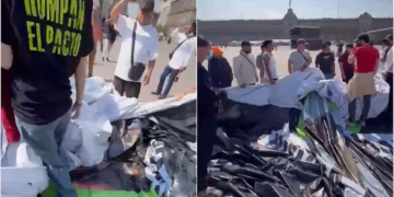 Intentan instalar lona afuera de Palacio Nacional con señalamientos contra políticos mexicanos