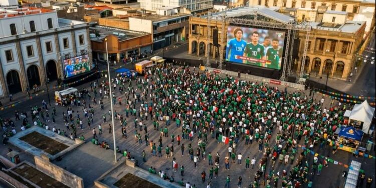 La Plaza de los Fundadores tiene nuevas fisuras y problemas estructurales