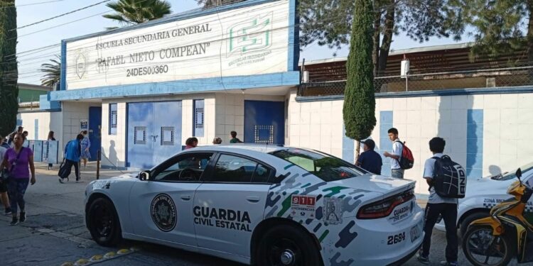 Reportan presunto intento de secuestro en secundaria de SLP