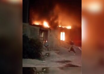 Incendio arrasa con vivienda en Los Limones; no hay víctimas