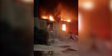 Incendio arrasa con vivienda en Los Limones; no hay víctimas