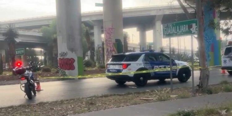 Advierte Policía Vial riesgo para motociclistas en distribuidor Juárez
