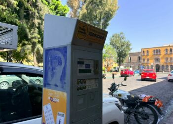 Duda Galindo de viabilidad para asegurar vehículos en parquímetros