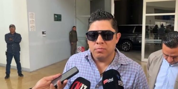 Urgen a municipios a cumplir con la ley en materia de salarios a policías