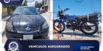 Fiscalía asegura automóvil con documentación falsa y motocicleta abandonada en SLP