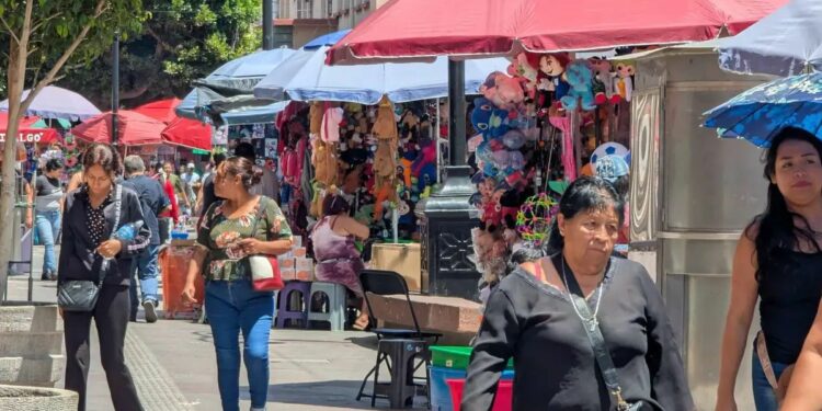 Busca Ayuntamiento reordenar y reubicar comercio informal en Centro Histórico