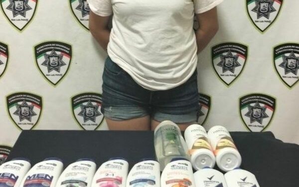 Detienen a mujer acusada de robo en tienda comercial de la capital