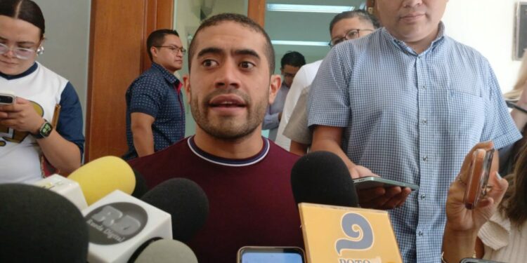 Como “ridiculeces” calificó Morena petición del PRI de quitarle el registro de partido