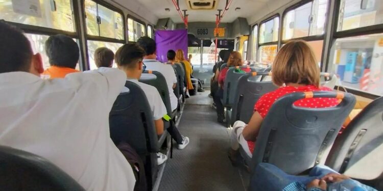 Mal estado de calles eleva costos del transporte urbano en SLP