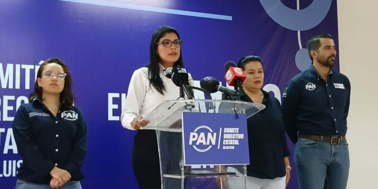 Verónica Rodríguez alza la mano para buscan la alcaldía capitalina