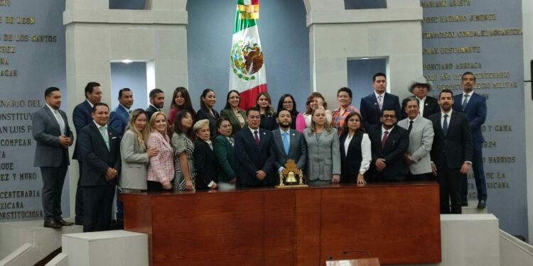 El TEESLP declara omisión del Congreso al no dictaminar la “Ley Santi”