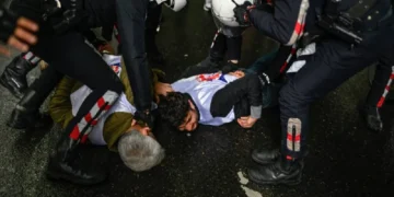 Detienen a 370 personas durante una protesta por la crisis económica de Turquía